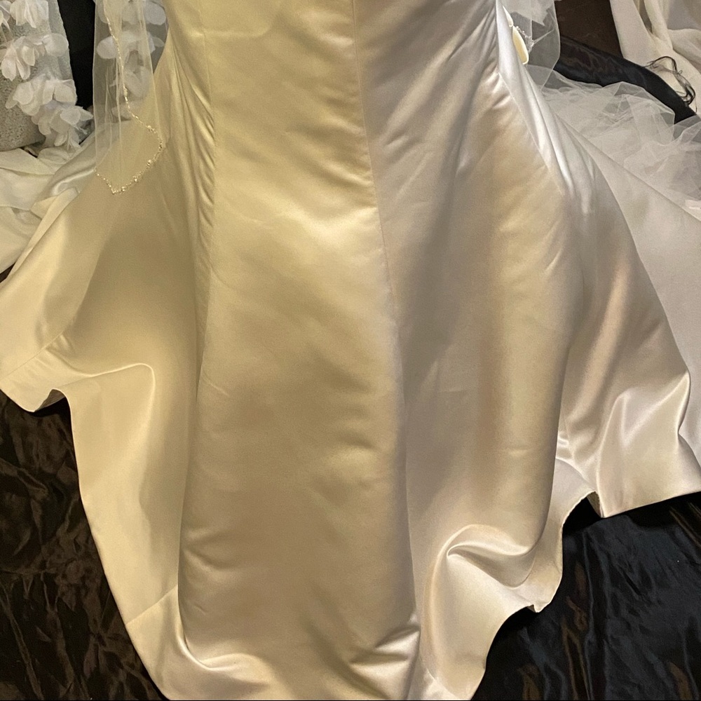 Truly Zac Posen Satin Gown - Picture 9 of 14